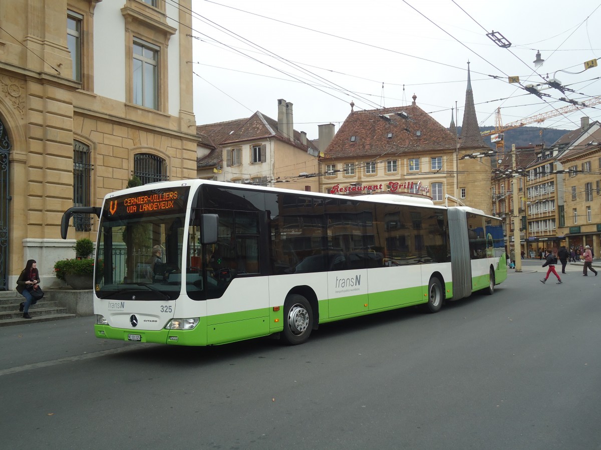 (148'007) - transN, La Chaux-de-Fonds - Nr. 325/NE 101'325 - Mercedes am 8. November 2013 in Neuch�tel, Place Pury