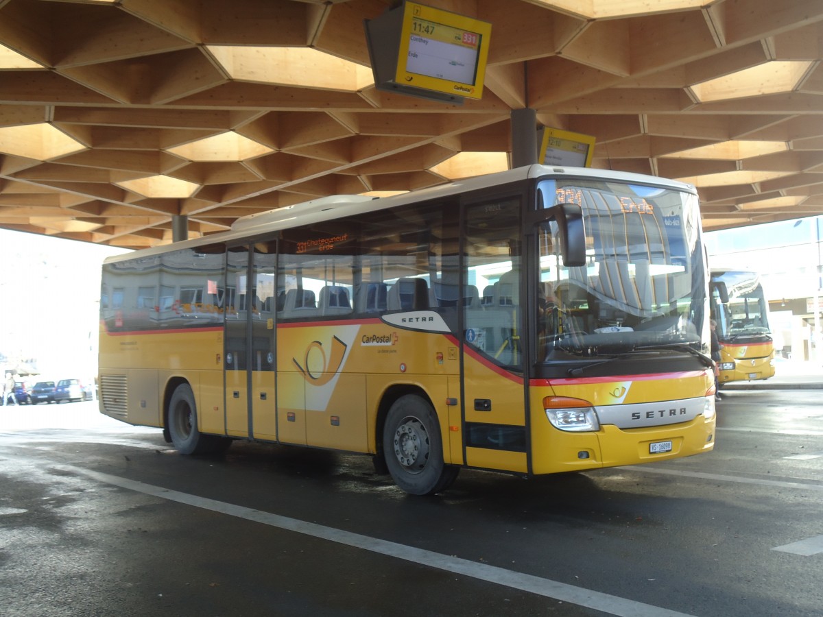 (148'567) - Ev�quoz, Erde - VS 16'098 - Setra am 29. Dezember 2013 beim Bahnhof Sion
