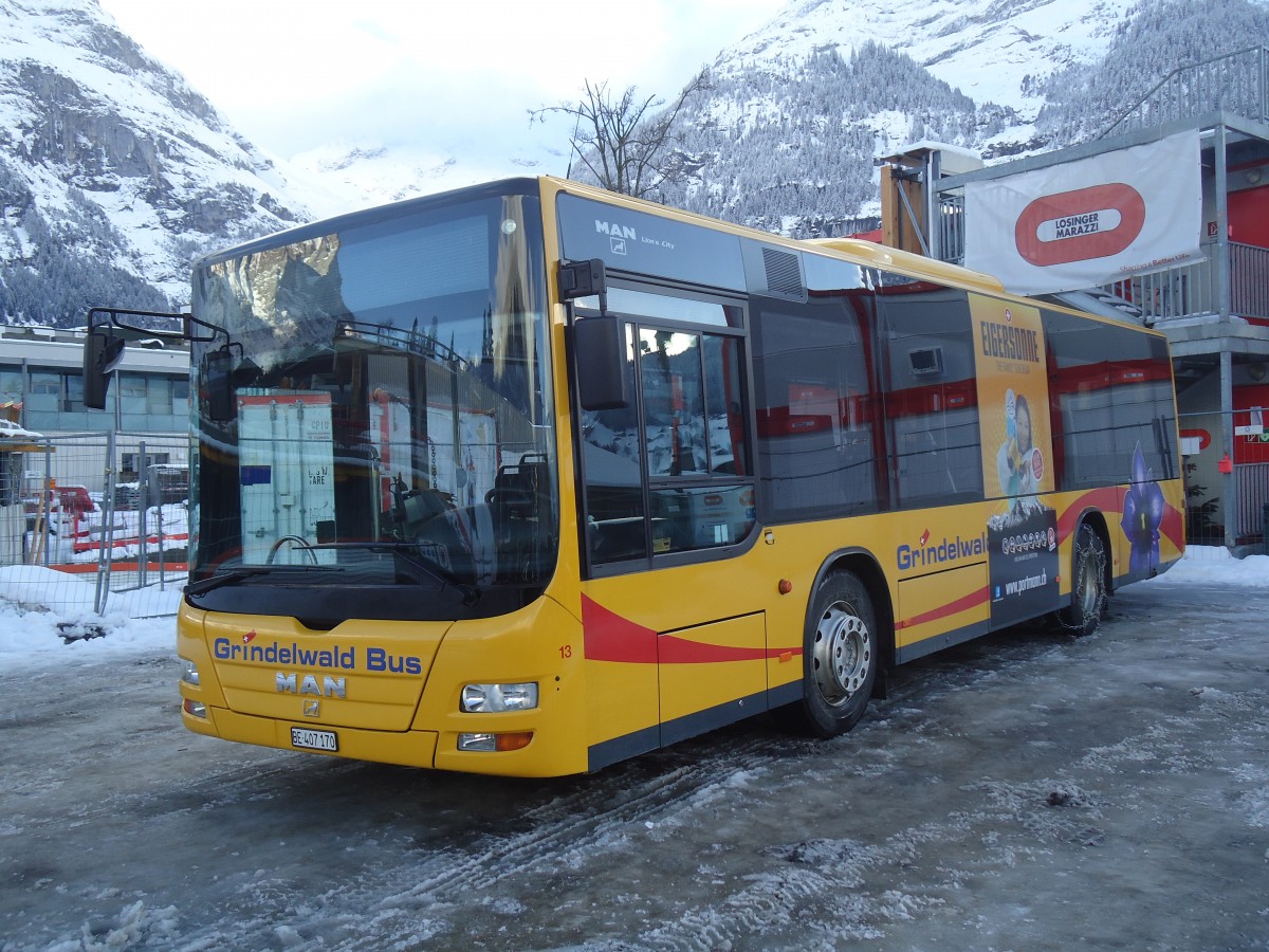 (148'617) - AVG Grindelwald - Nr. 13/BE 407'170 - MAN/G�ppel am 5. Januar 2014 beim Bahnhof Grindelwald