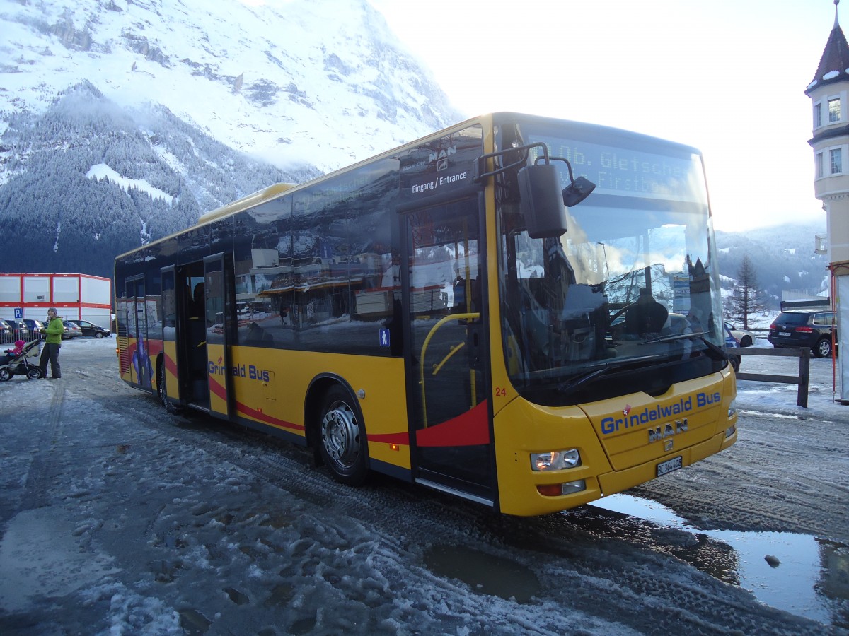 (148'622) - AVG Grindelwald - Nr. 24/BE 364'408 - MAN/G�ppel am 5. Januar 2014 beim Bahnhof Grindelwald