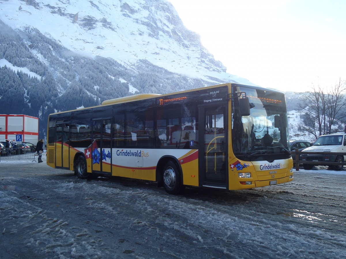 (148'623) - AVG Grindelwald - Nr. 11/BE 261'865 - MAN/G�ppel am 5. Januar 2014 beim Bahnhof Grindelwald