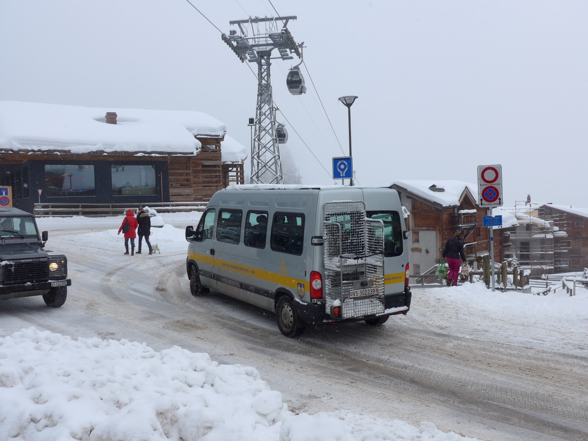 (148'721) - TVB Verbier - VS 302'239 - Renault am 2. Februar 2014 in Verbier, M�dran