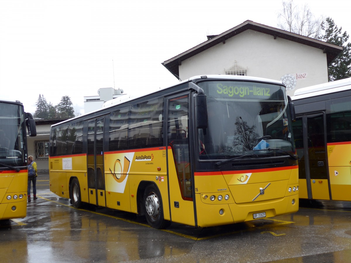 (149'098) - Fontana, Ilanz - Nr. 15/GR 31'629 - Volvo am 1. M�rz 2014 beim Bahnhof Ilanz