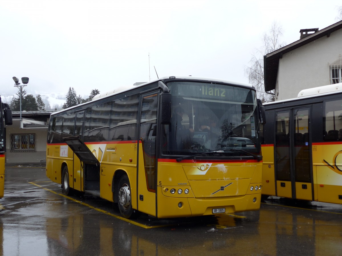 (149'099) - Fontana, Ilanz - Nr. 5/GR 1805 - Volvo am 1. M�rz 2014 beim Bahnhof Ilanz