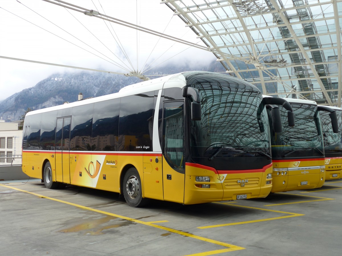 (149'105) - PostAuto Graub�nden - GR 162'992 - MAN am 1. M�rz 2014 in Chur, Postautostation