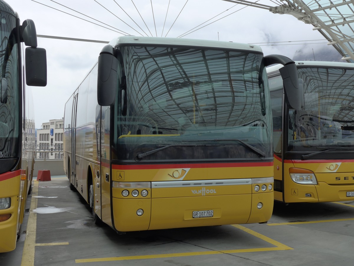 (149'106) - PostAuto Graub�nden - GR 107'702 - Van Hool am 1. M�rz 2014 in Chur, Postautostation