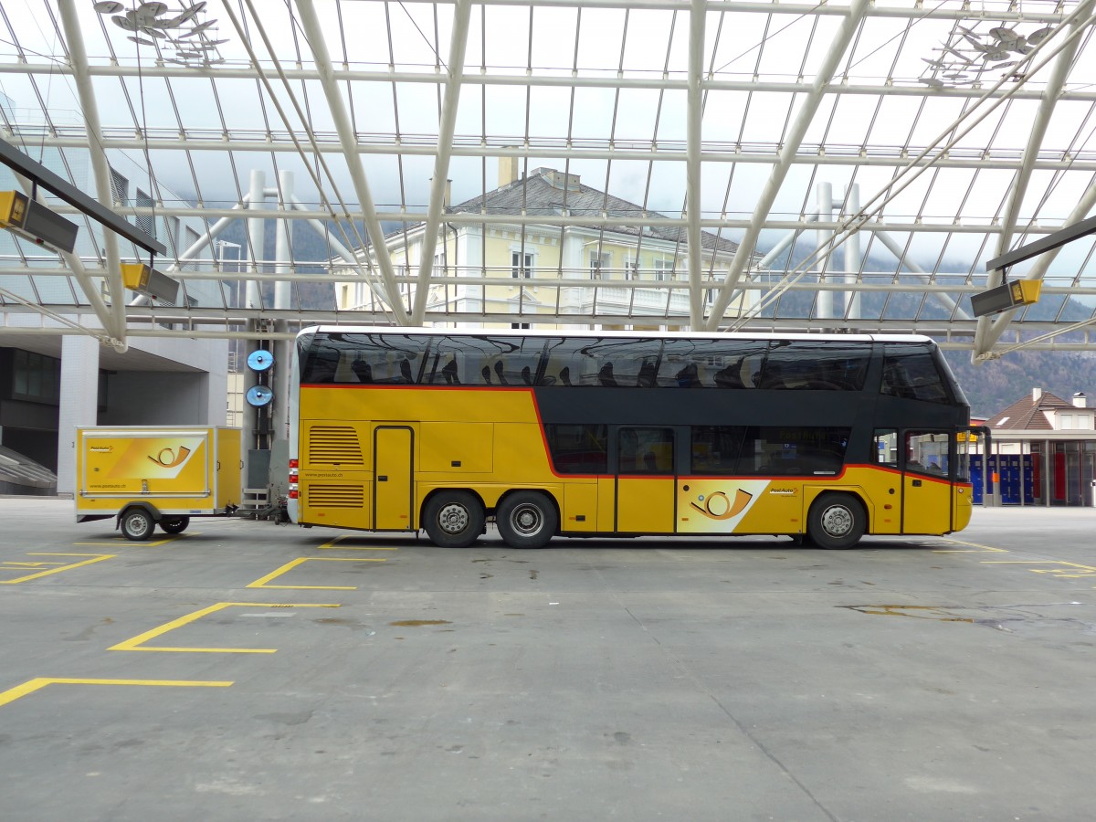 (149'114) - PostAuto Graub�nden - GR 162'999 - Neoplan am 1. M�rz 2014 in Chur, Postautostation