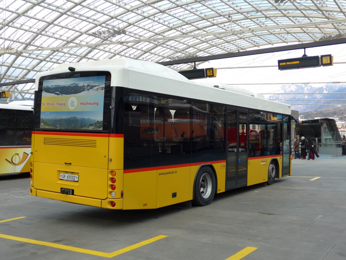 (149'159) - PostAuto Graub�nden - GR 69'102 - Scania/Hess am 1. M�rz 2014 in Chur, Postautostation