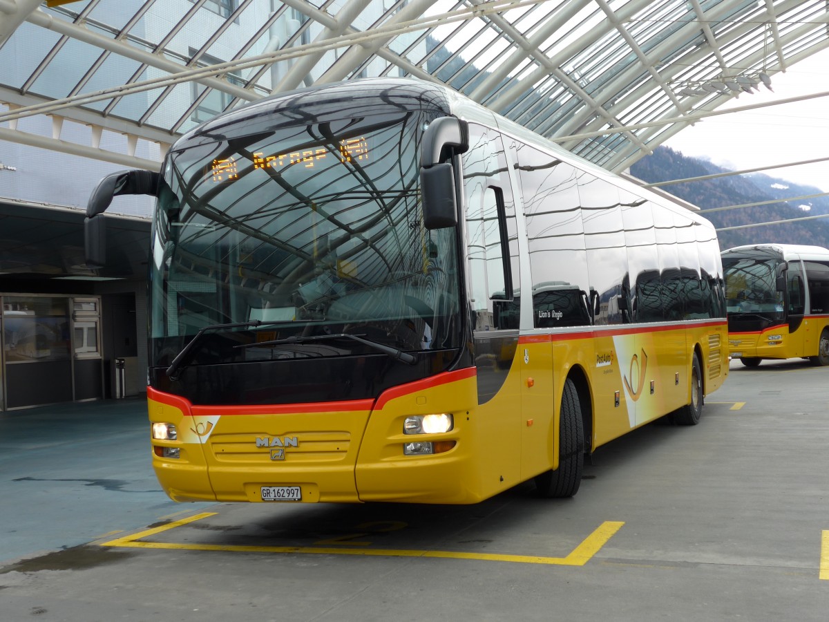 (149'167) - PostAuto Graub�nden - GR 162'997 - MAN am 1. M�rz 2014 in Chur, Postautostation