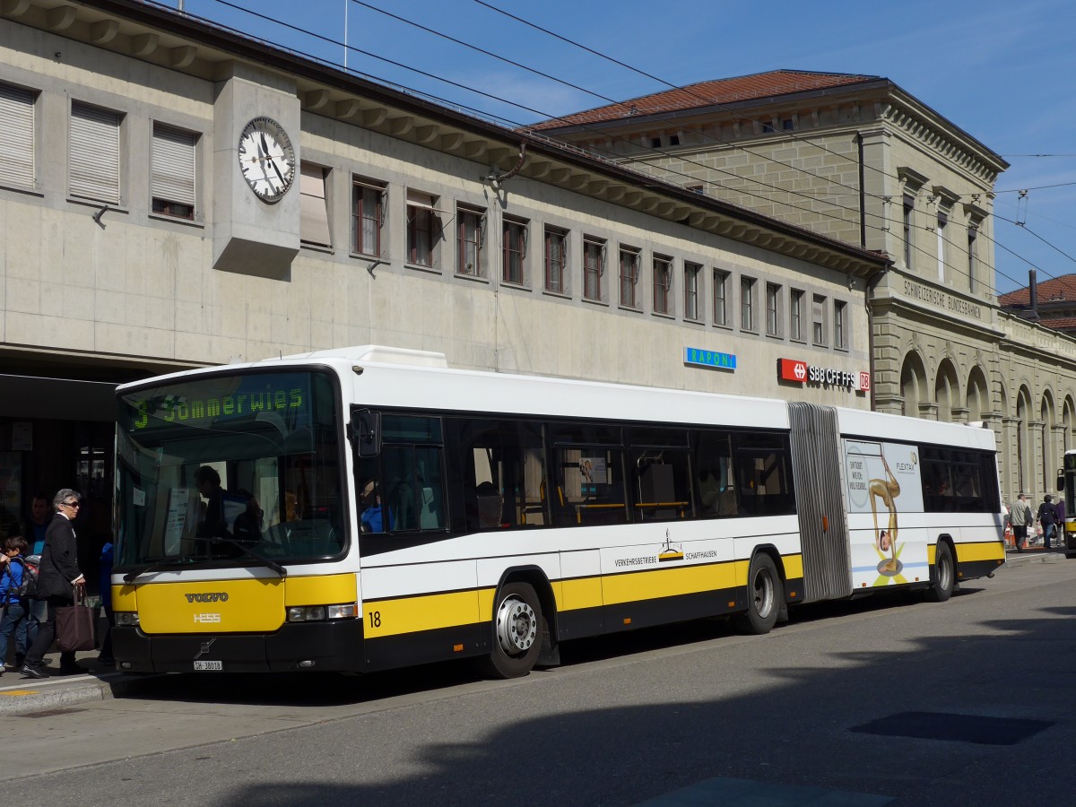 (149'427) - VBSH Schaffhausen - Nr. 18/SH 38'018 - Volvo/Hess am 29. M�rz 2014 beim Bahnhof Schaffhausen