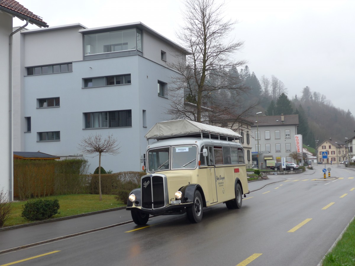 (149'591) - Biegger, Uster - Nr. 32/GL 1948 - Saurer/R&J (ex Redbull (Schweiz), Baar; ex Brandt, D-Reichersbeuern; ex Bach, NL-Amsterdam; ex H�gli, Steinach; ex EHC Biel; ex Leuenberger, Thun; ex AvH Heimenschwand) am 6. April 2014 beim Bahnhof Bauma