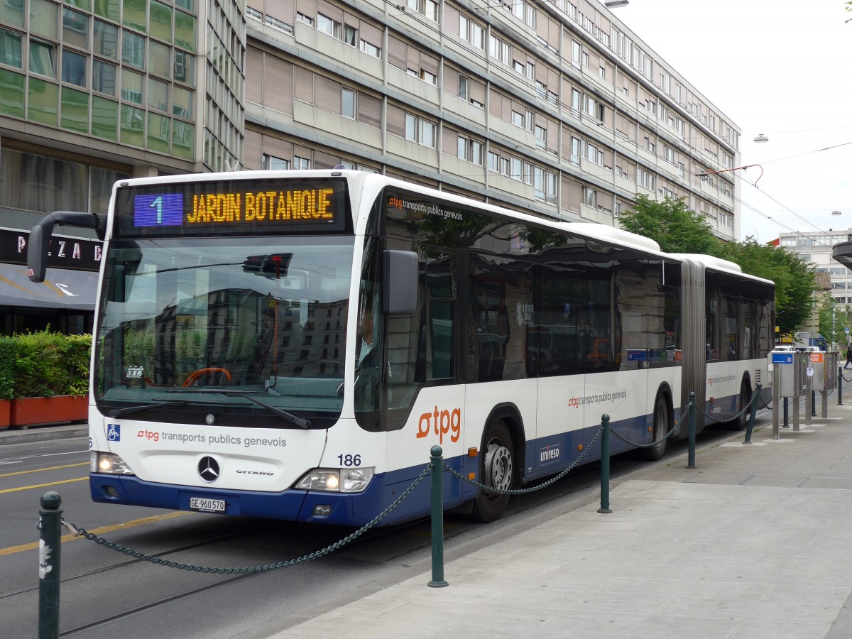 (150'775) - TPG Gen�ve - Nr. 186/GE 960'570 - Mercedes am 26. Mai 2014 in Gen�ve, Place des Vingt-Deux-Cantons