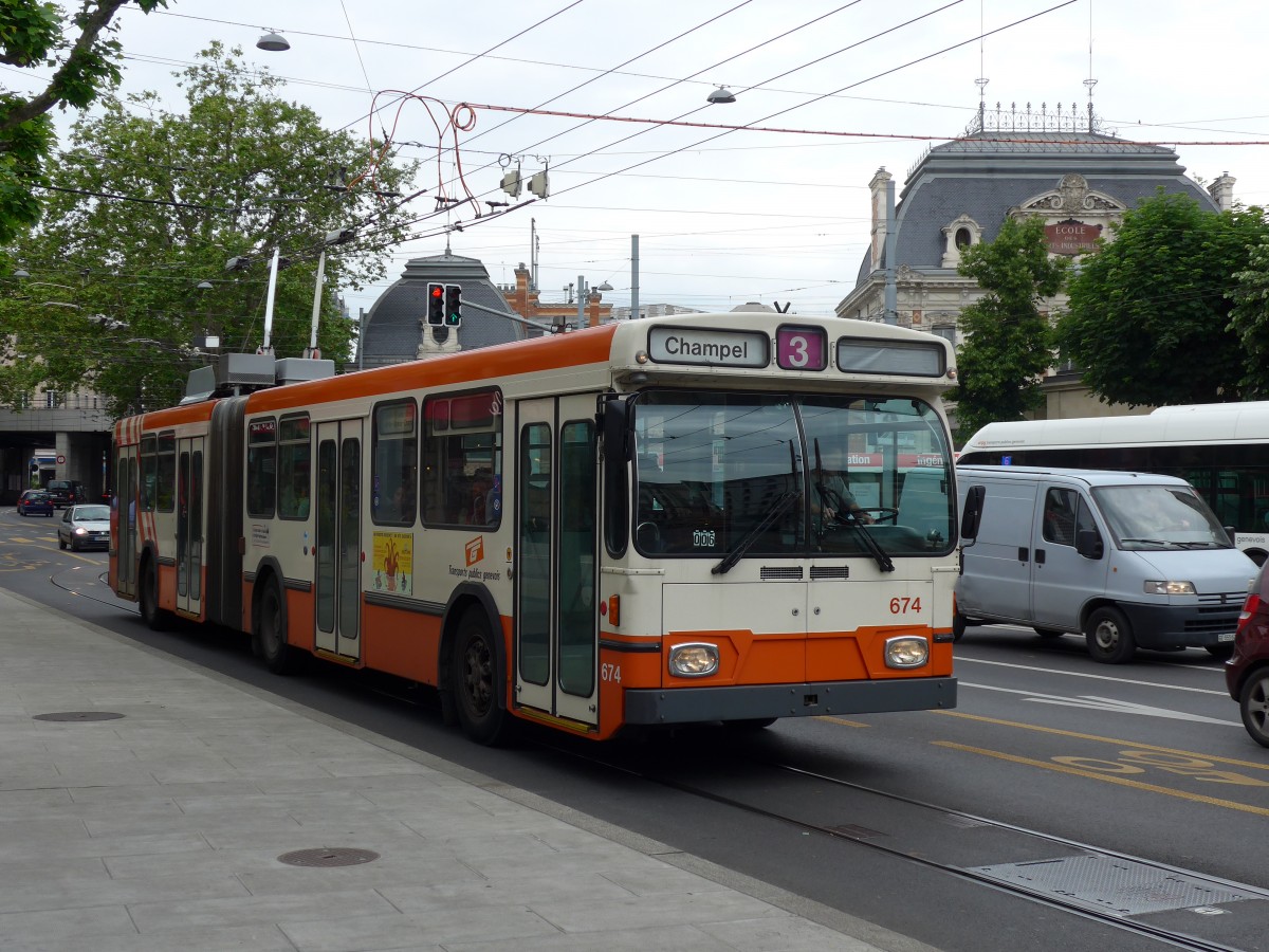 (150'787) - TPG Gen�ve - Nr. 674 - Saurer/Hess Gelenktrolleybus am 26. Mai 2014 in Gen�ve, Place des Vingt-Deux-Cantons