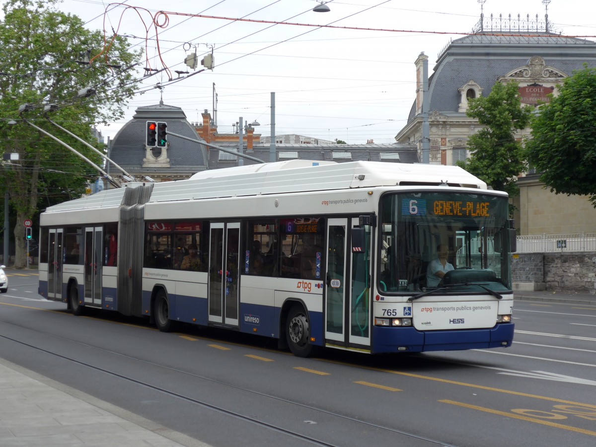 (150'802) - TPG Gen�ve - Nr. 765 - Hess/Hess Gelenktrolleybus am 26. Mai 2014 in Gen�ve, Place des Vingt-Deux-Cantons