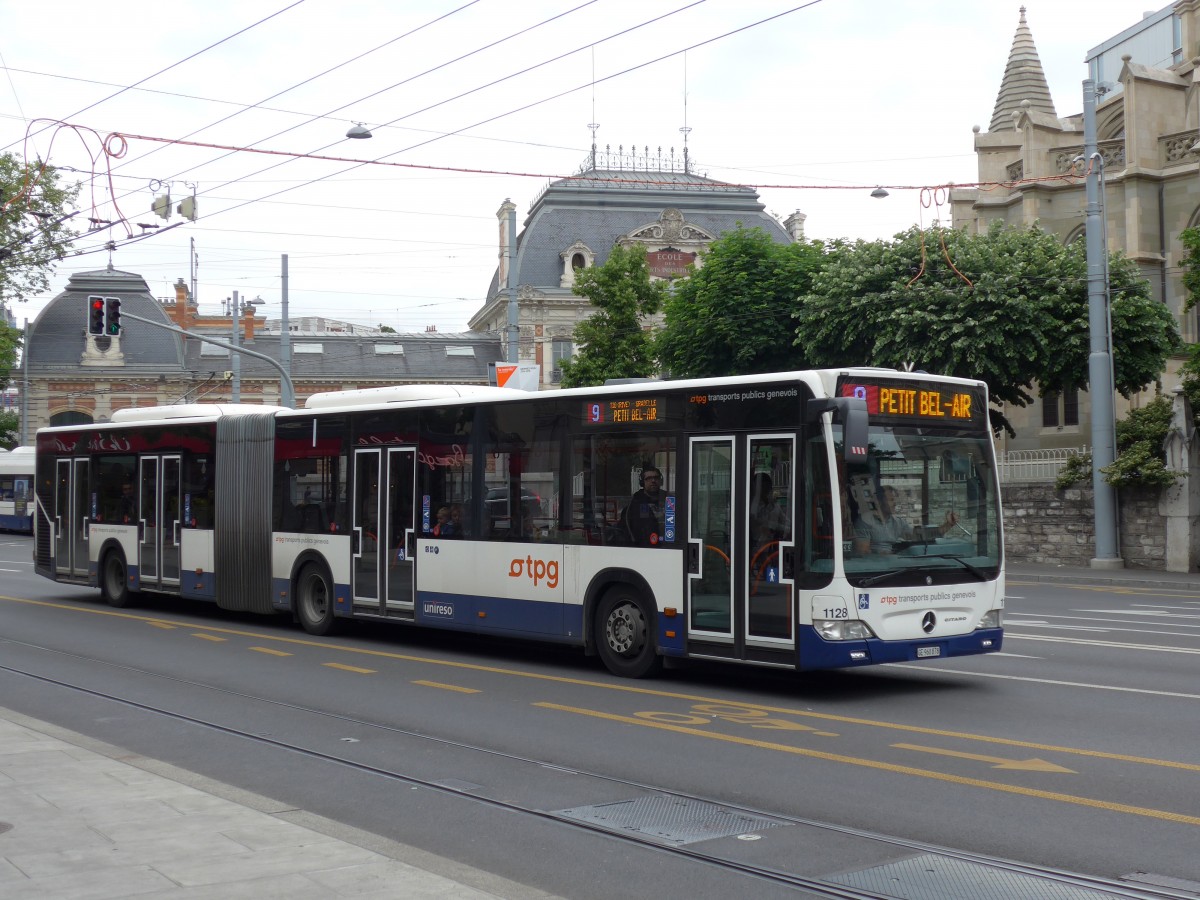 (150'807) - TPG Gen�ve - Nr. 1128/GE 960'878 - Mercedes am 26. Mai 2014 in Gen�ve, Place des Vingt-Deux-Cantons