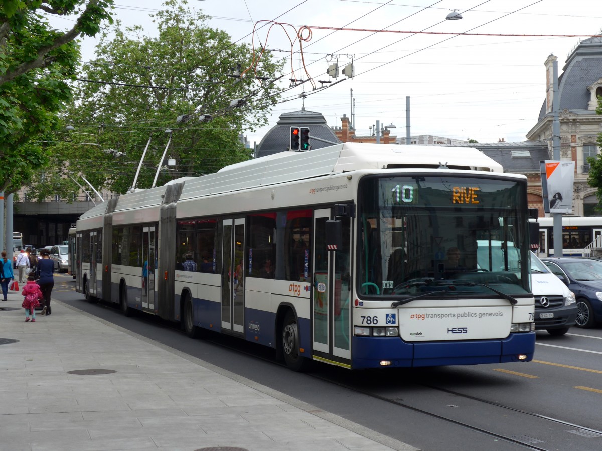 (150'811) - TPG Gen�ve - Nr. 786 - Hess/Hess Doppelgelenktrolleybus am 26. Mai 2014 in Gen�ve, Place des Vingt-Deux-Cantons
