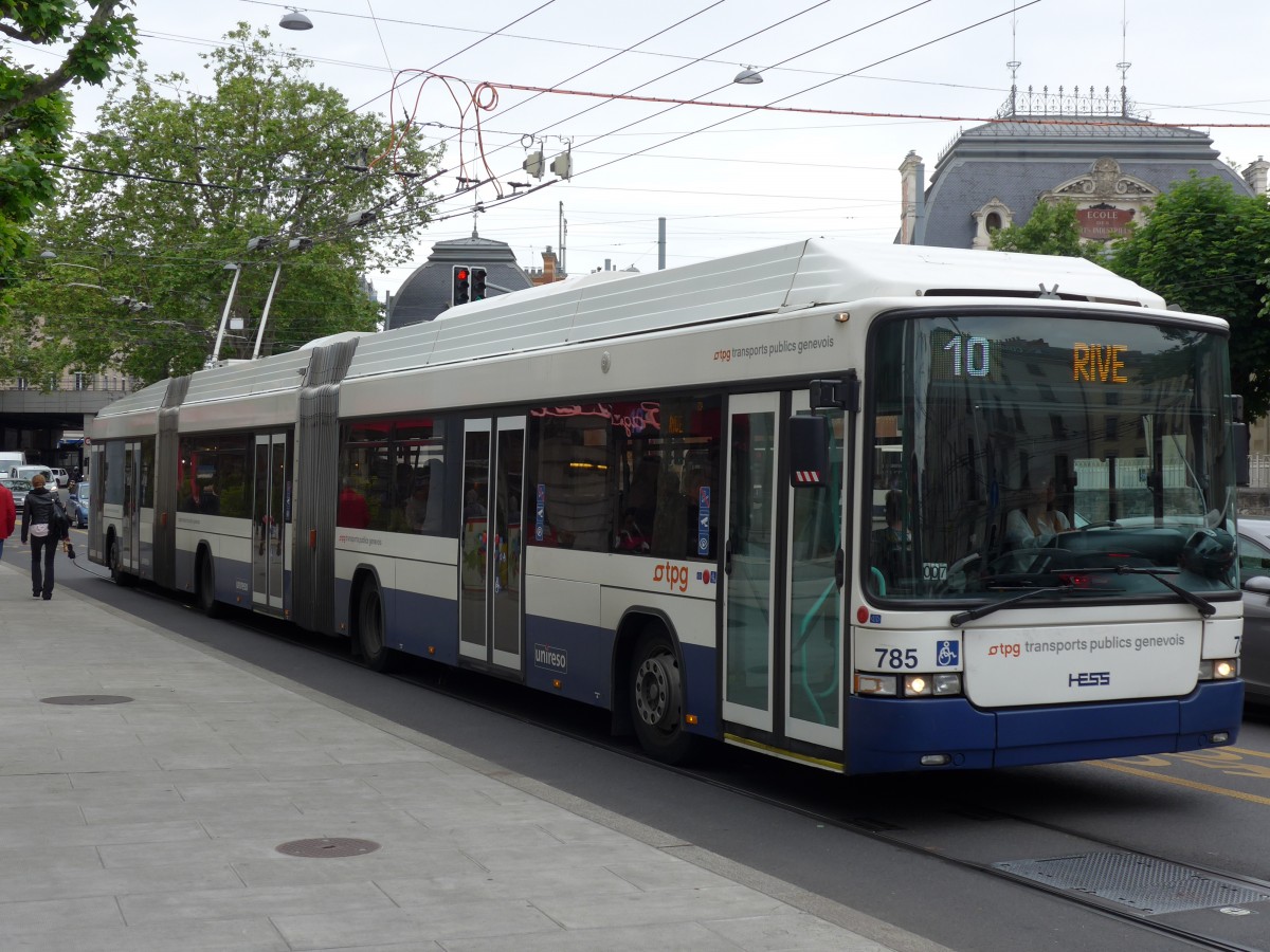 (150'817) - TPG Gen�ve - Nr. 785 - Hess/Hess Doppelgelenktolleybus am 26. Mai 2014 in Gen�ve, Place des Vingt-Deux-Cantons