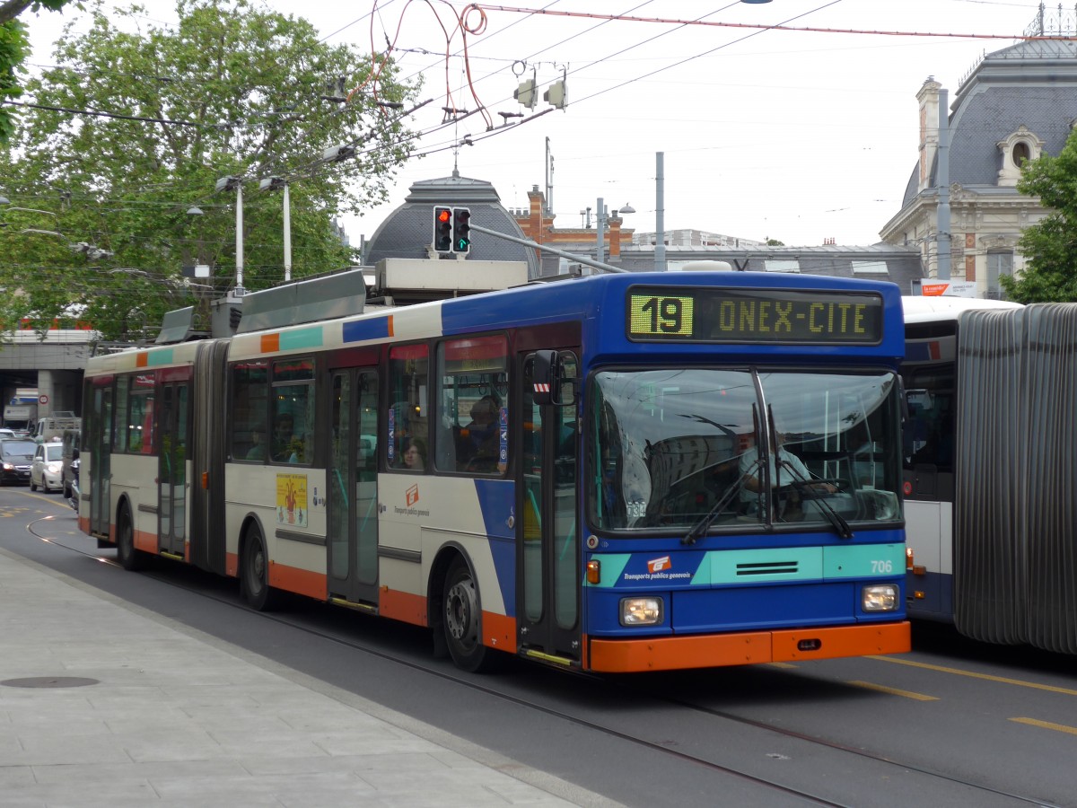 (150'820) - TPG Gen�ve - Nr. 706 - NAW/Hess Gelenktrolleybus am 26. Mai 2014 in Gen�ve, Place des Vingt-Deux-Cantons