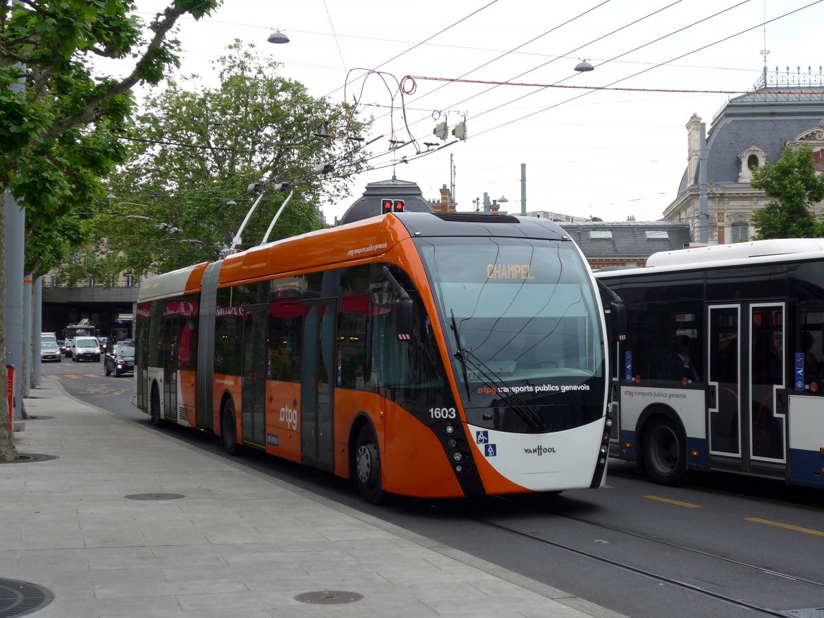 (150'834) - TPG Gen�ve - Nr. 1603 - Van Hool Gelenktrolleybus am 26. Mai 2014 in Gen�ve, Place des Vingt-Deux-Cantons
