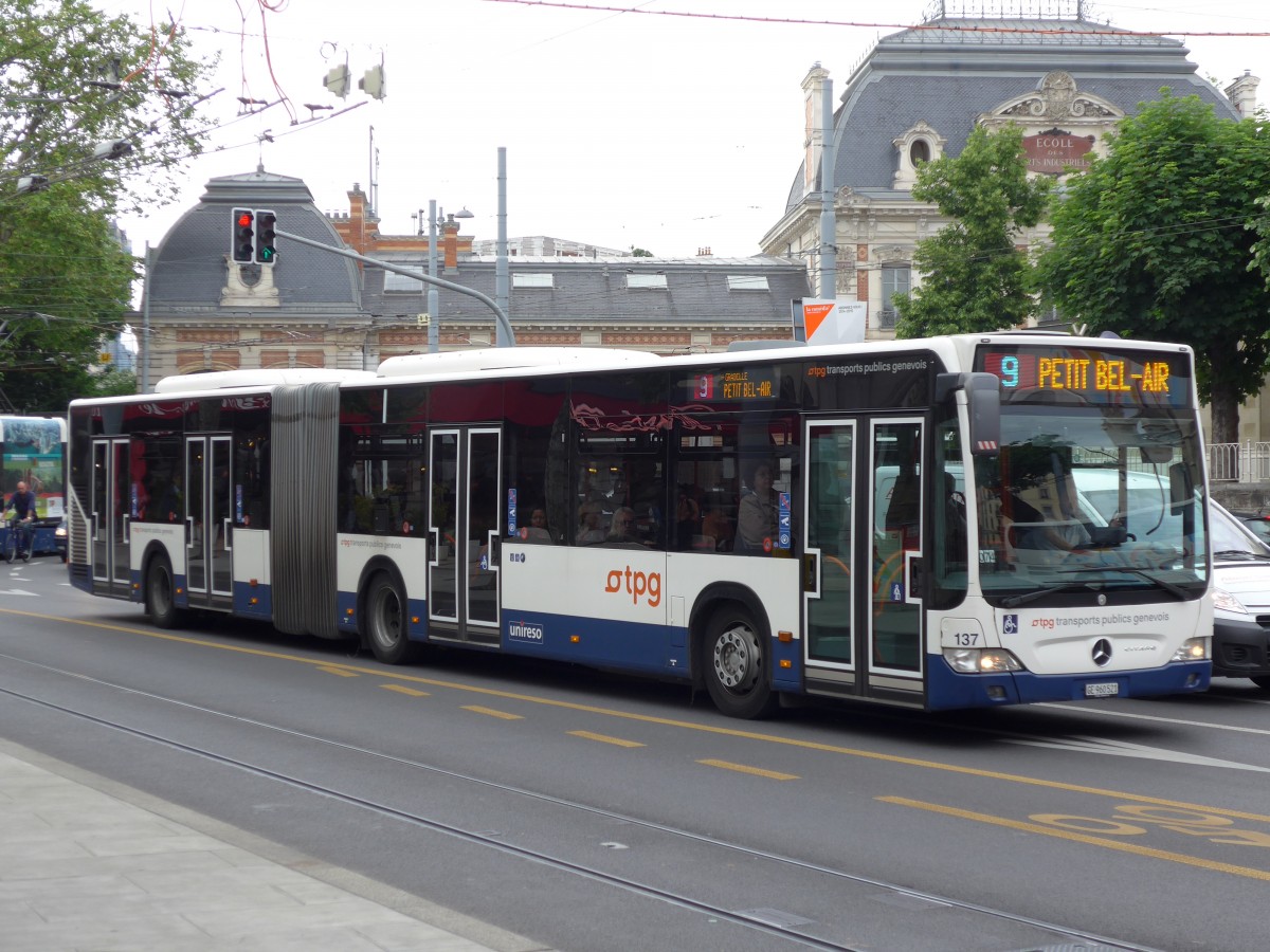 (150'840) - TPG Gen�ve - Nr. 137/GE 960'521 - Mercedes am 26. Mai 2014 in Gen�ve, Place des Vingt-Deux-Cantons