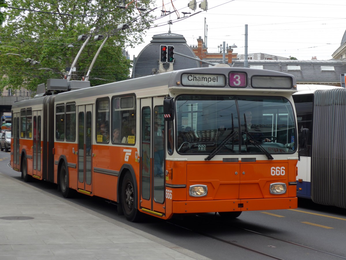 (150'851) - TPG Gen�ve - Nr. 666 - Saurer/Hess Gelenktrolleybus am 26. Mai 2014 in Gen�ve, Place des Vingt-Deux-Cantons