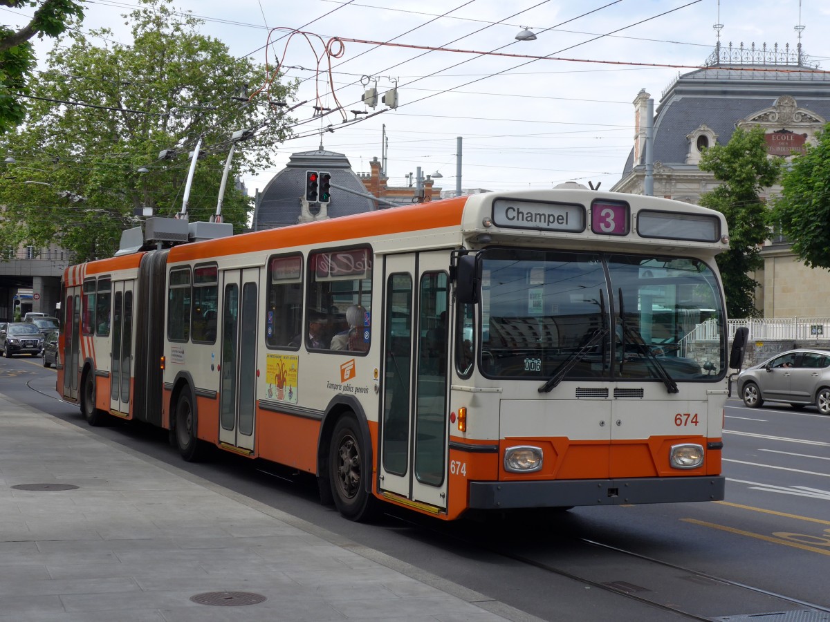(150'874) - TPG Gen�ve - Nr. 674 - Saurer/Hess Gelenktrolleybus am 26. Mai 2014 in Gen�ve, Place des Vingt-Deux-Cantons