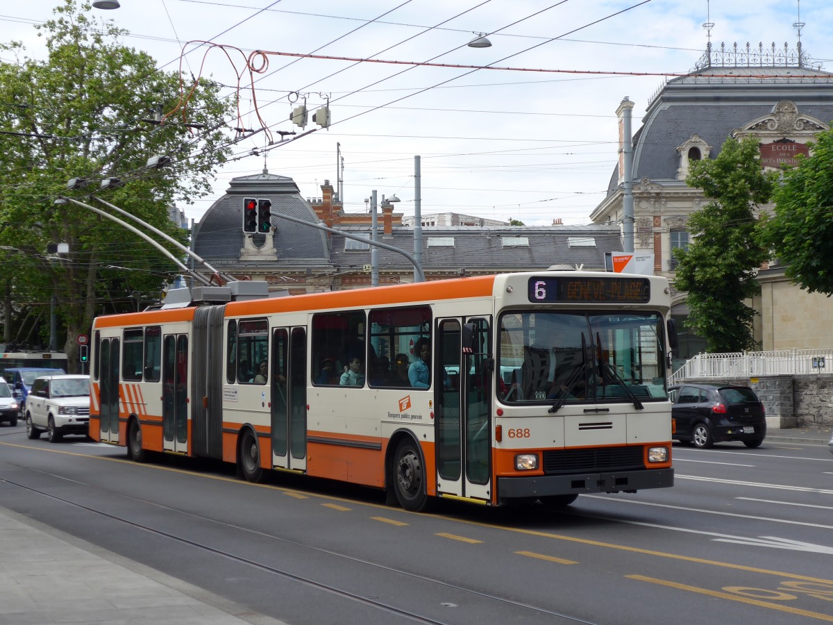 (150'880) - TPG Gen�ve - Nr. 688 - NAW/Hess Gelenktrolleybus am 26. Mai 2014 in Gen�ve, Place des Vingt-Deux-Cantons