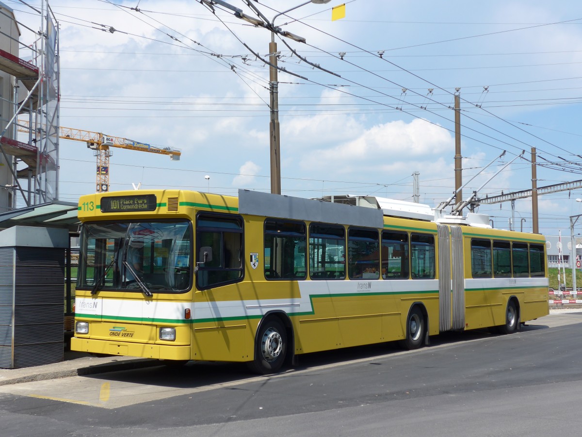 (151'481) - transN, La Chaux-de-Fonds - Nr. 113 - NAW/Hess Gelenktrolleybus (ex TN Neuch�tel Nr. 113) am 12. Juni 2014 beim Bahnhof Marin
