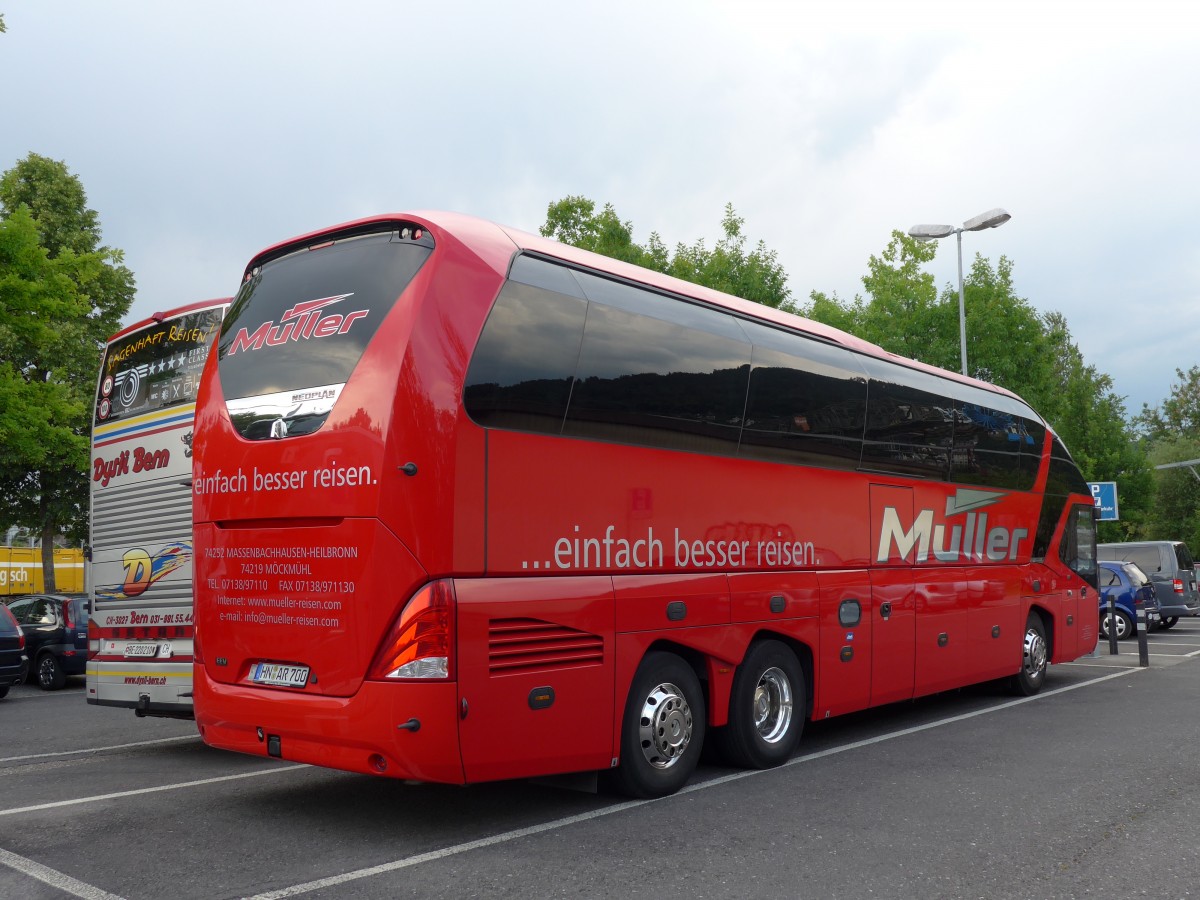 (151'600) - Aus Deutschland: M�ller, Massenbachhausen - Nr. 27/HN-AR 700 - Neoplan am 19. Juni 2014 in Thun, Seestrasse
