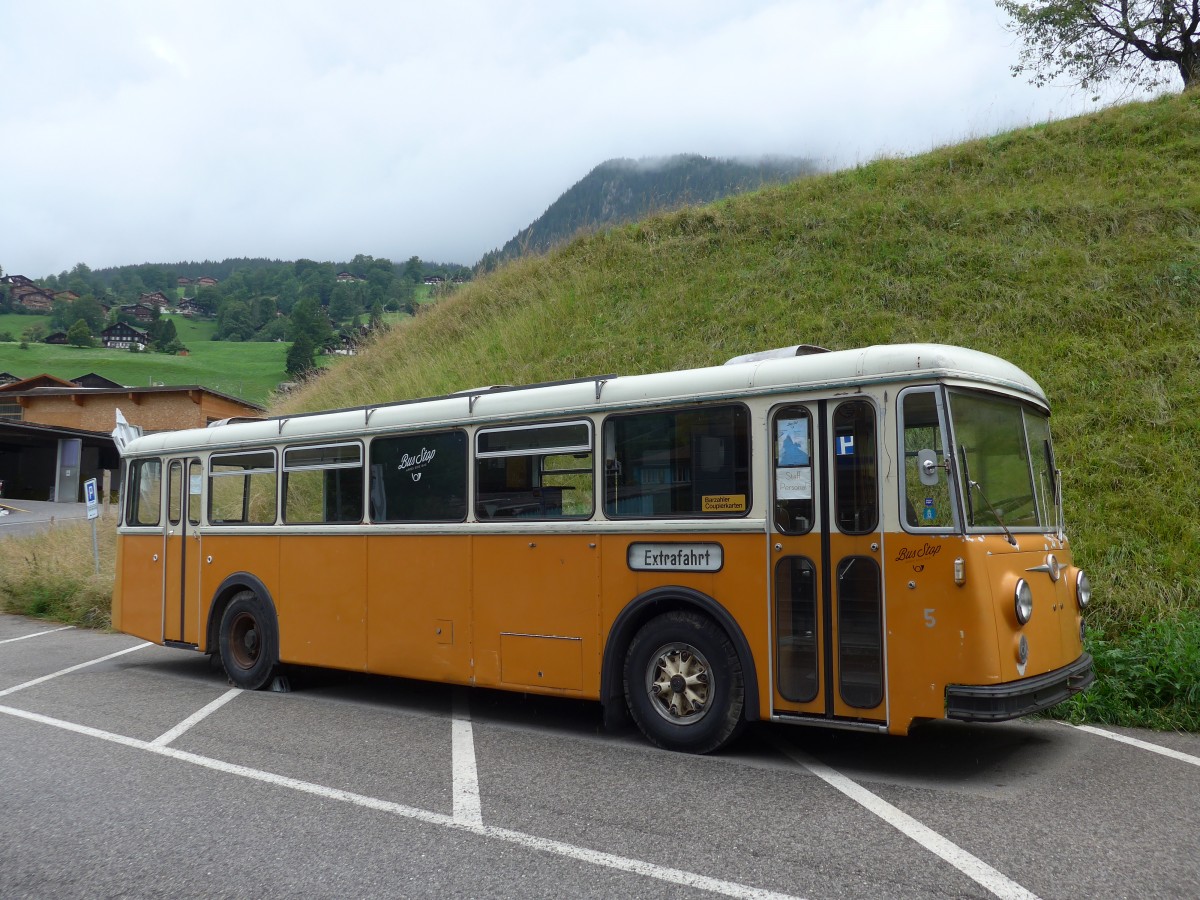 (153'553) - Bus Stop, Grindelwald - Nr. 5 - FBW/R&J (ex Schuler, Orpund; ex Tramverein, Bern; ex Meier, Studen; ex Sch�r, Aegerten; ex ABM Meinisberg Nr. 5; ex ABM Meinisberg Nr. 1) am 3. August 2014 in Grindelwald, Grund
