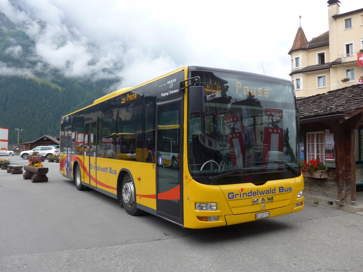 (153'591) - AVG Grindelwald - Nr. 13/BE 407'170 - MAN/G�ppel am 3. August 2014 beim Bahnhof Grindelwald