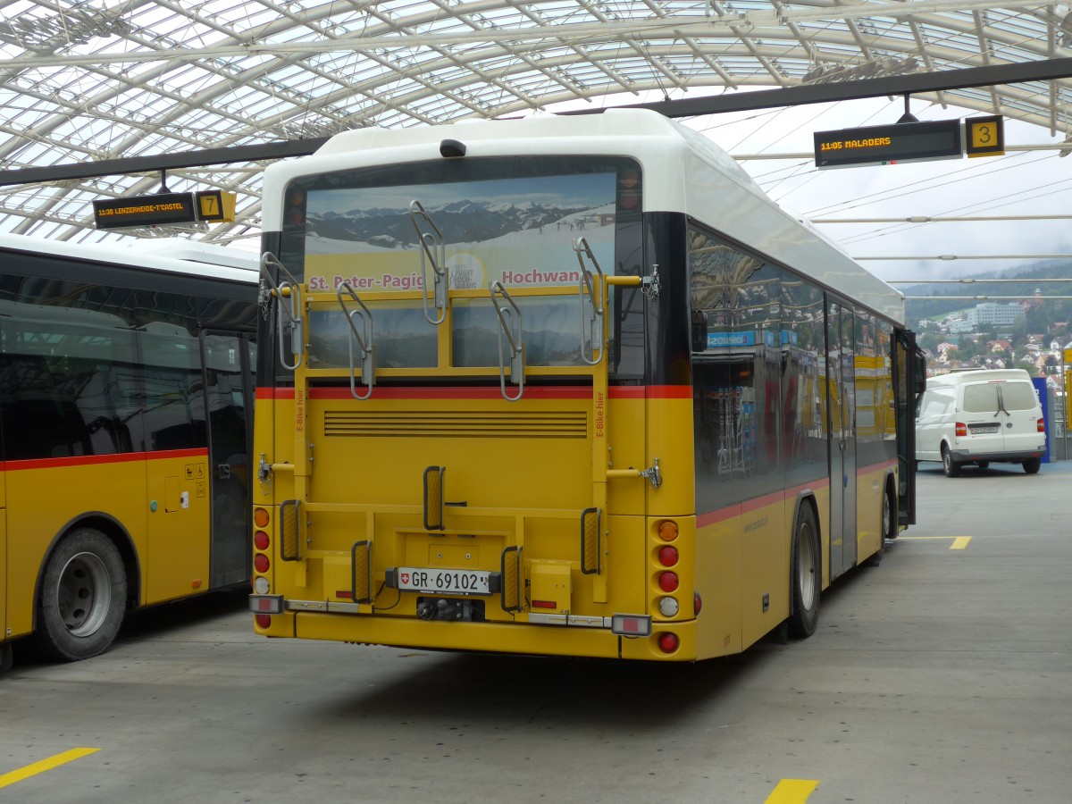 (155'144) - PostAuto Graub�nden - GR 69'102 - Scania/Hess am 13. September 2014 in Chur, Postautostation