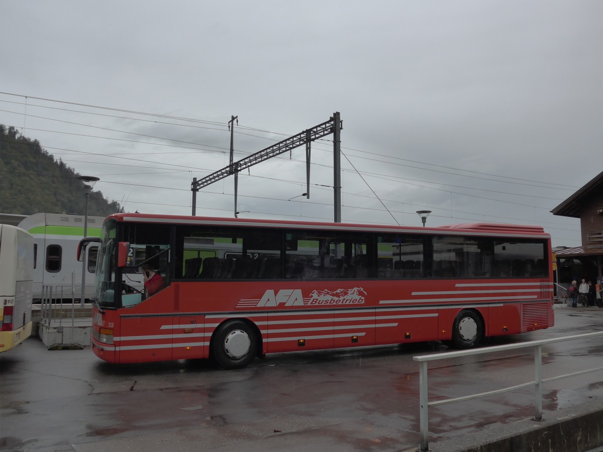 (155'752) - AFA Adelboden - Nr. 22/BE 26'708 - Setra (ex Nr. 8) am 13. Oktober 2014 beim Bahnhof Wimmis