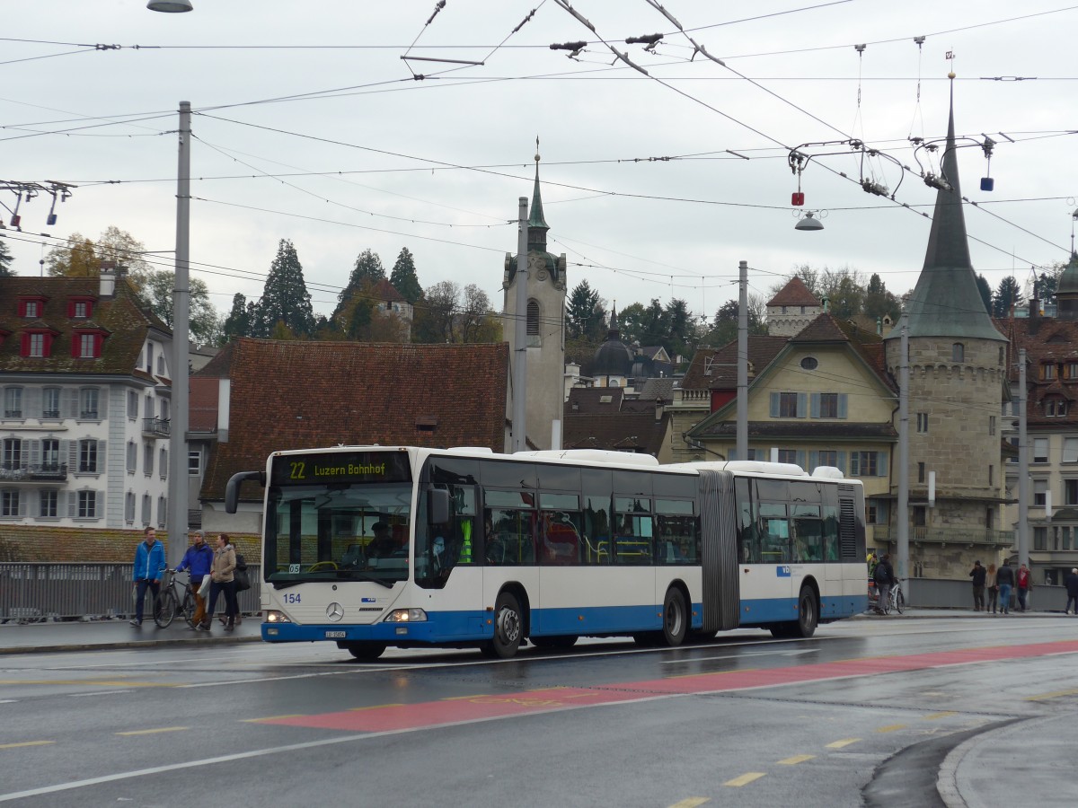 (156'029) - VBL Luzern - Nr. 154/LU 15'054 - Mercedes am 25. Oktober 2014 in Luzern, Bahnhofbr�cke