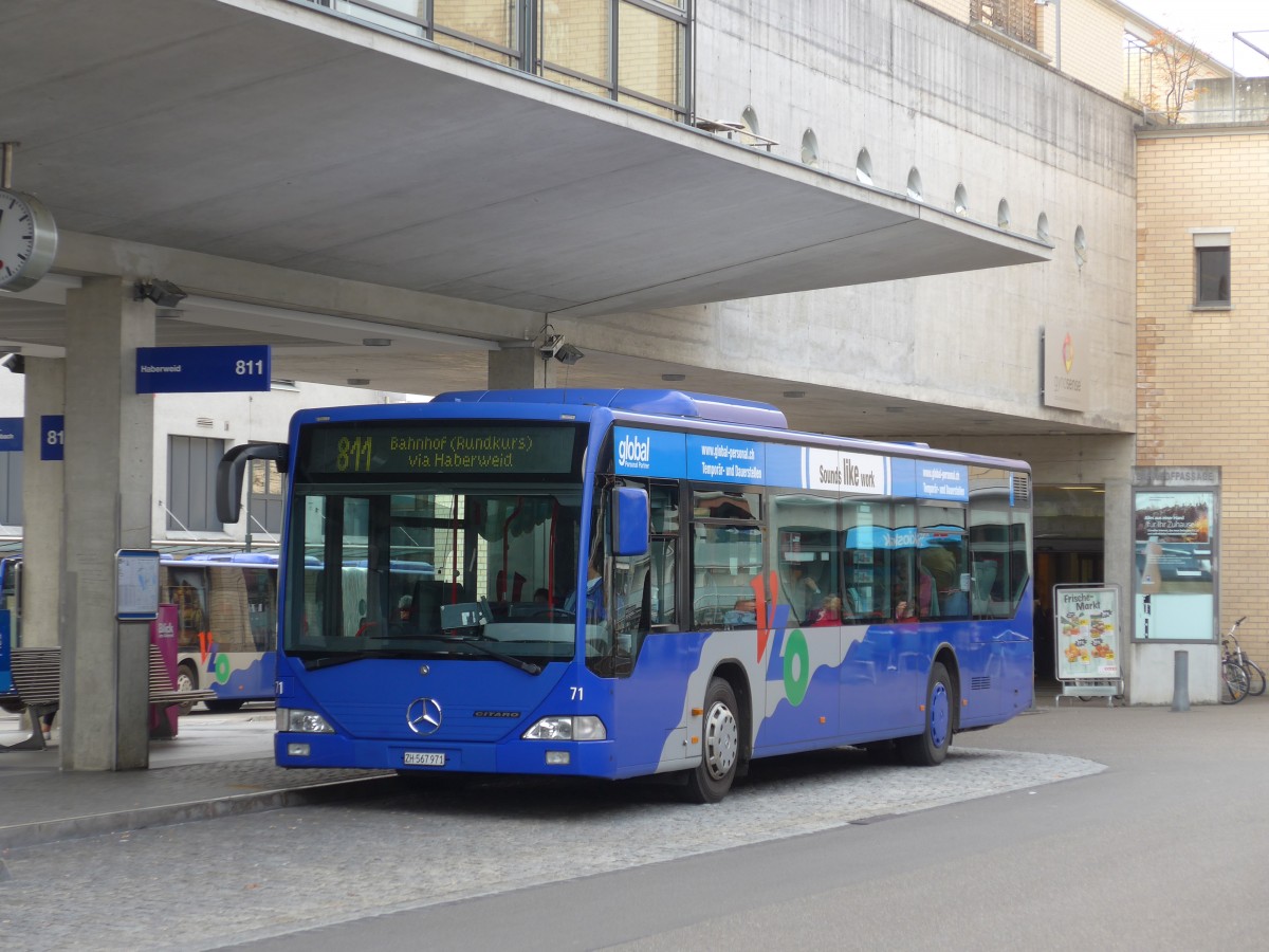 (156'240) - VZO Gr�ningen - Nr. 71/ZH 567'971 - Mercedes am 28. Oktober 2014 beim Bahnhof Uster
