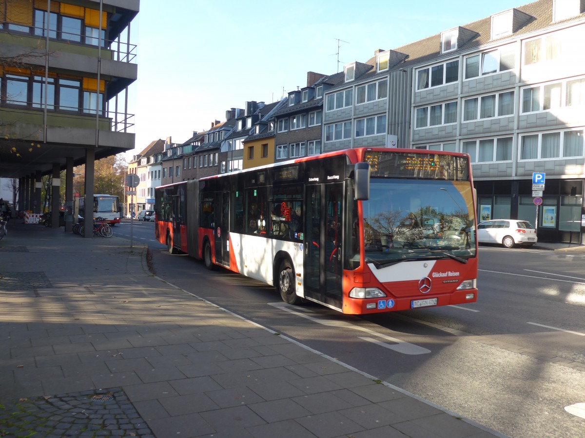 (157'170) - Gl�ckauf-Reisen, Baesweiler - AC-GN 402 - Mercedes am 21. November 2014 beim Hauptbahnhof Aachen 