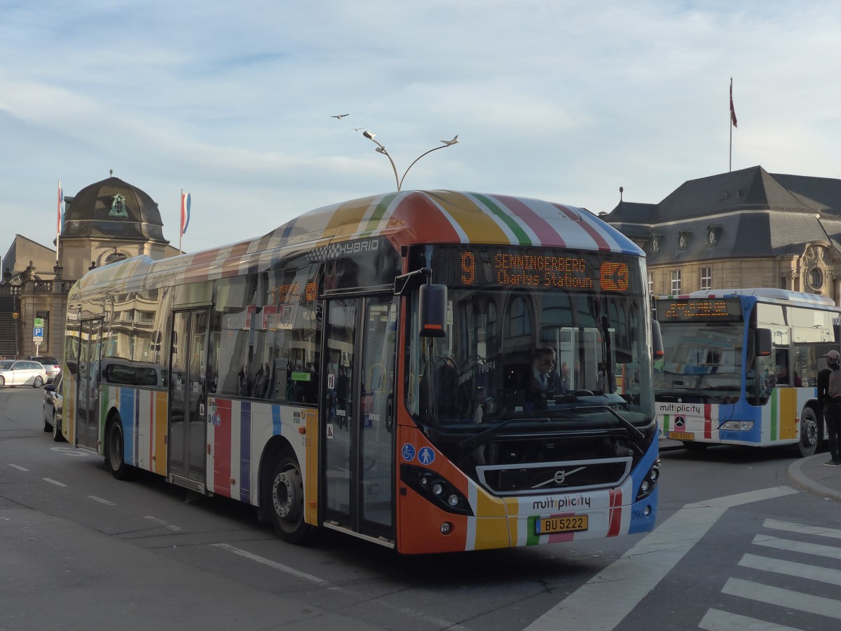 (157'351) - AVL Luxembourg - Nr. 293/BU 5222 - Volvo am 22. November 2014 beim Bahnhof Luxembourg