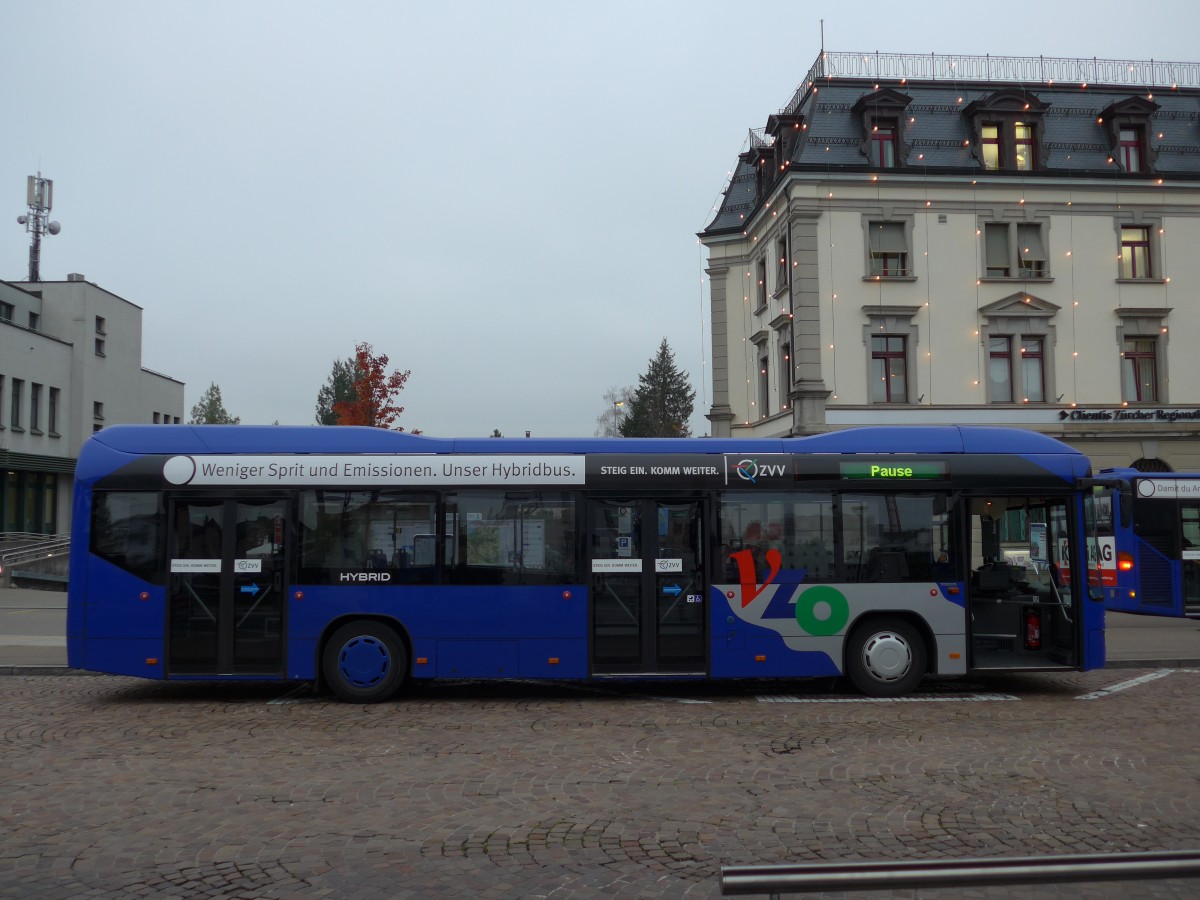 (157'553) - VZO Gr�ningen - Nr. 75/ZH 221'075 - Volvo am 26. November 2014 beim Bahnhof Wetzikon