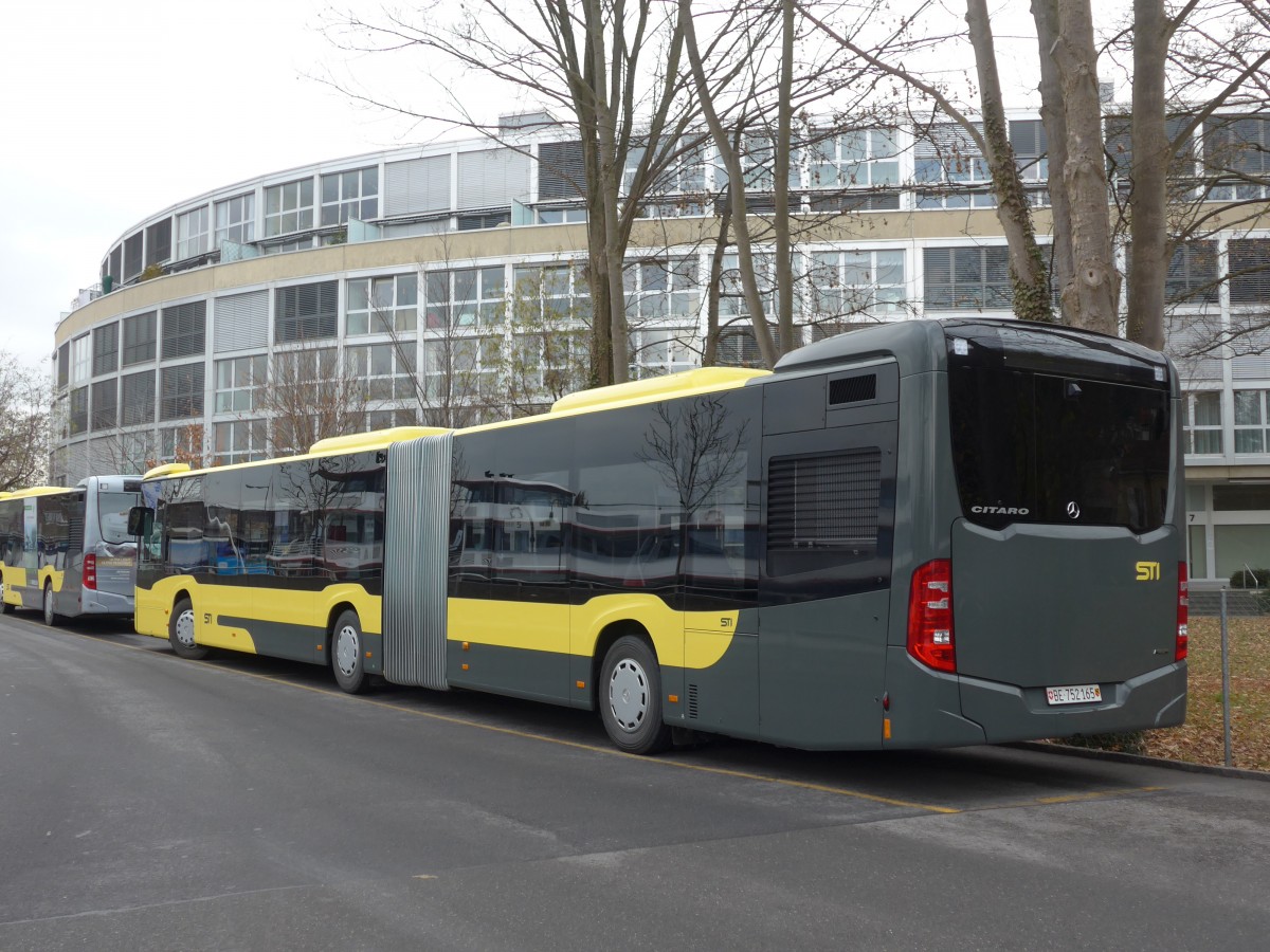 (157'829) - STI Thun - Nr. 165/BE 752'165 - Mercedes am 16. Dezember 2014 bei der Schiffl�ndte Thun