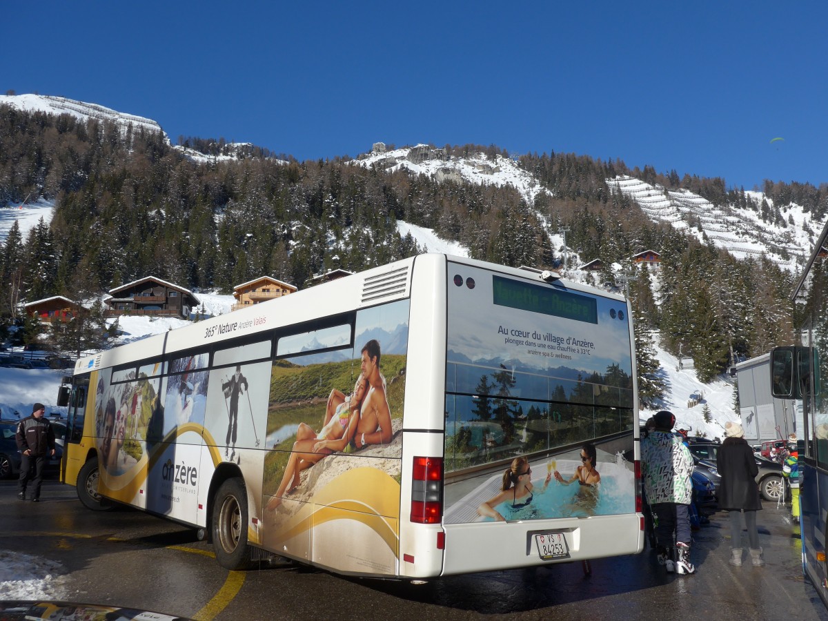 (158'064) - Buchard, Leytron - Nr. 92/VS 84'253 - MAN (ex TN Neuch�tel Nr. 224) am 1. Januar 2015 in Anz�re, T�l�cabine