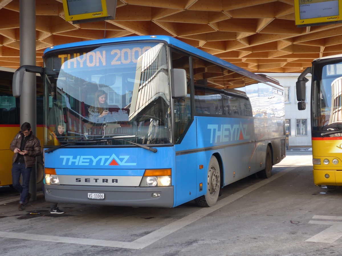 (158'080) - Theytaz, Sion - VS 11'006 - Setra am 1. Januar 2015 beim Bahnhof Sion