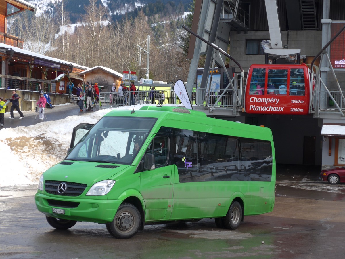 (158'126) - TPC Aigle - Nr. 11/VS 414'462 - Mercedes am 2. Januar 2015 beim Bahnhof Champ�ry