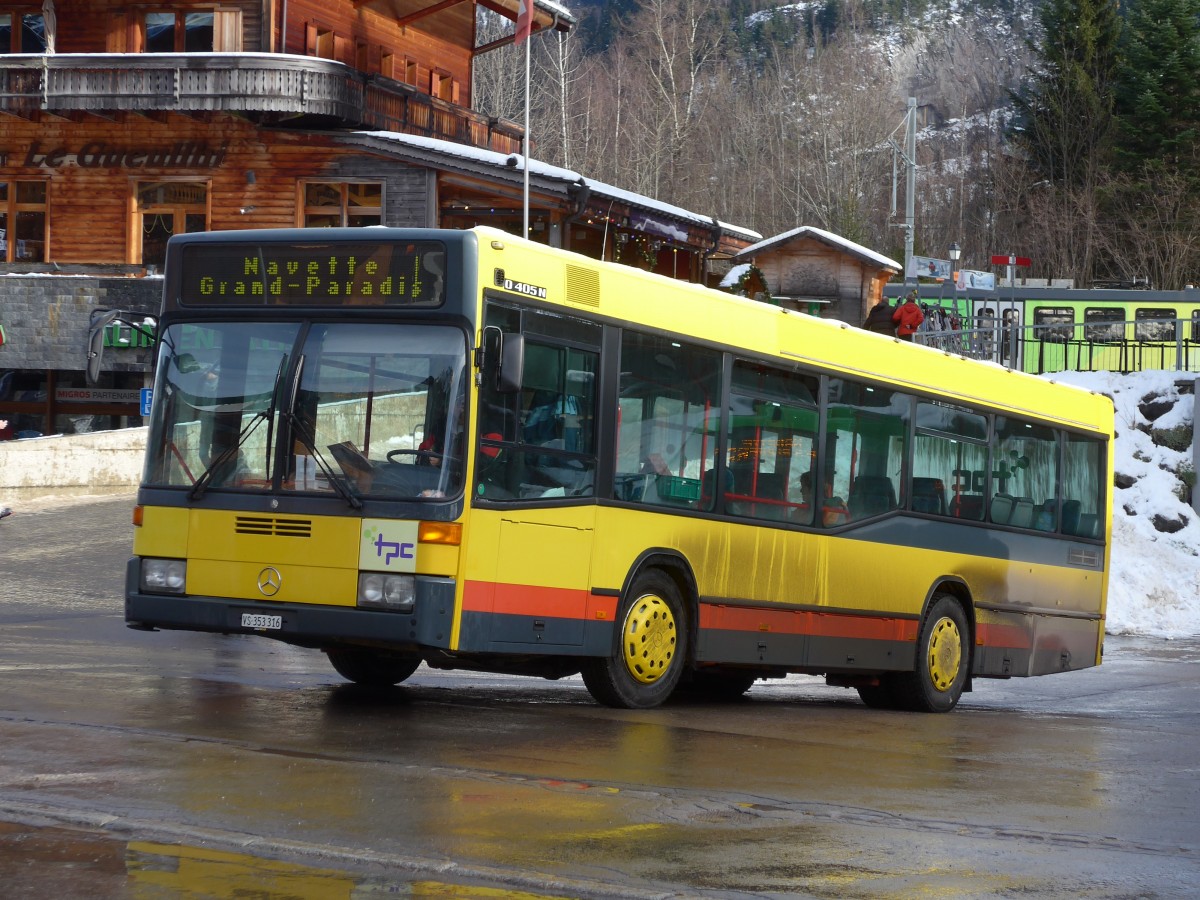 (158'128) - TPC Aigle - Nr. 52/VS 353'316 - Mercedes (ex AAGL Liestal Nr. 52) am 2. Januar 2015 beim Bahnhof Champ�ry