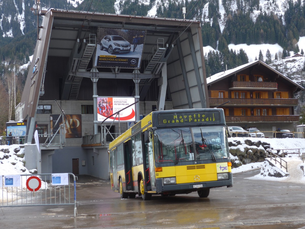 (158'133) - TPC Aigle - Nr. 52/VS 353'316 - Mercedes (ex AAGL Liestal Nr. 52) am 2. Januar 2015 beim Bahnhof Champ�ry
