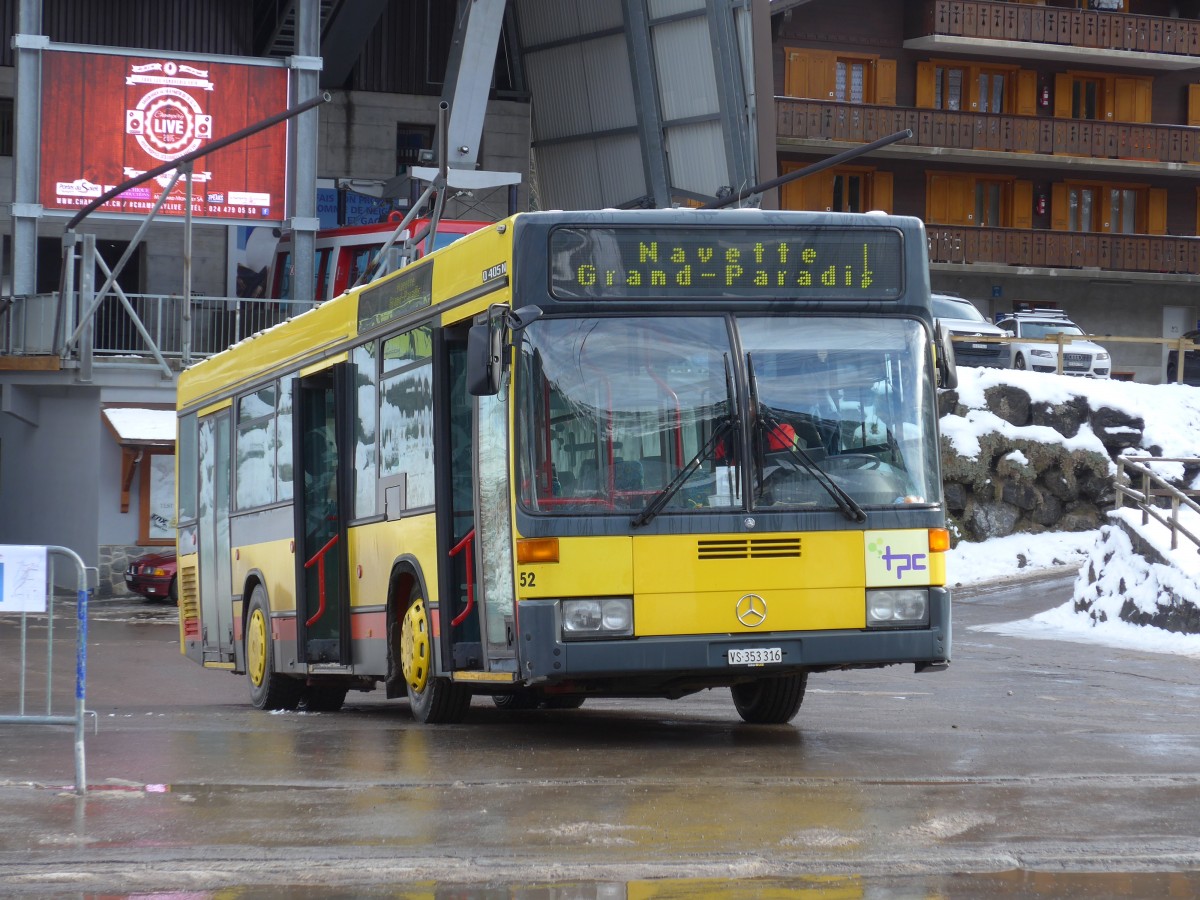 (158'134) - TPC Aigle - Nr. 52/VS 353'316 - Mercedes (ex AAGL Liestal Nr. 52) am 2. Januar 2015 beim Bahnhof Champ�ry