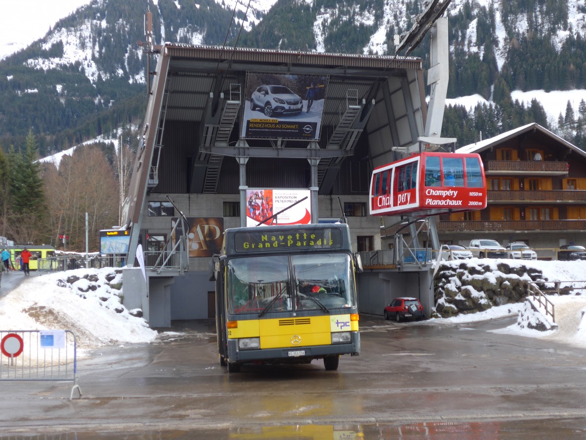 (158'135) - TPC Aigle - Nr. 52/VS 353'316 - Mercedes (ex AAGL Liestal Nr. 52) am 2. Januar 2015 beim Bahnhof Champ�ry