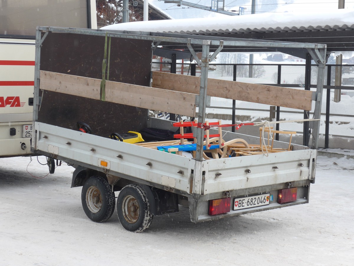 (158'662) - AFA Adelboden - Nr. 65/BE 682'046 - Humbaur Gep�ckanh�nger am 8. Februar 2015 beim Bahnhof Zweisimmen