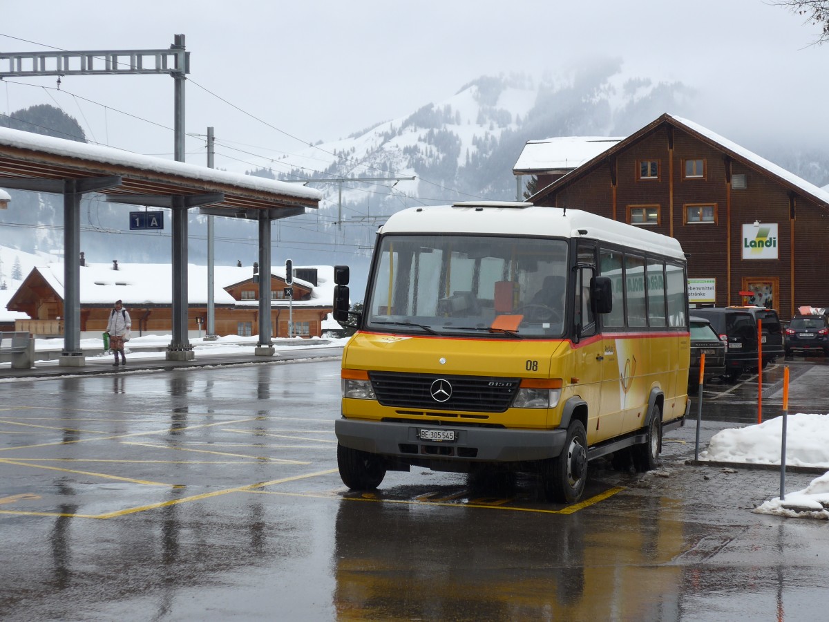 (158'871) - K�bli, Gstaad - Nr. 8/BE 305'545 - Mercedes/Kusters am 23. Februar 2015 beim Bahnhof Gstaad