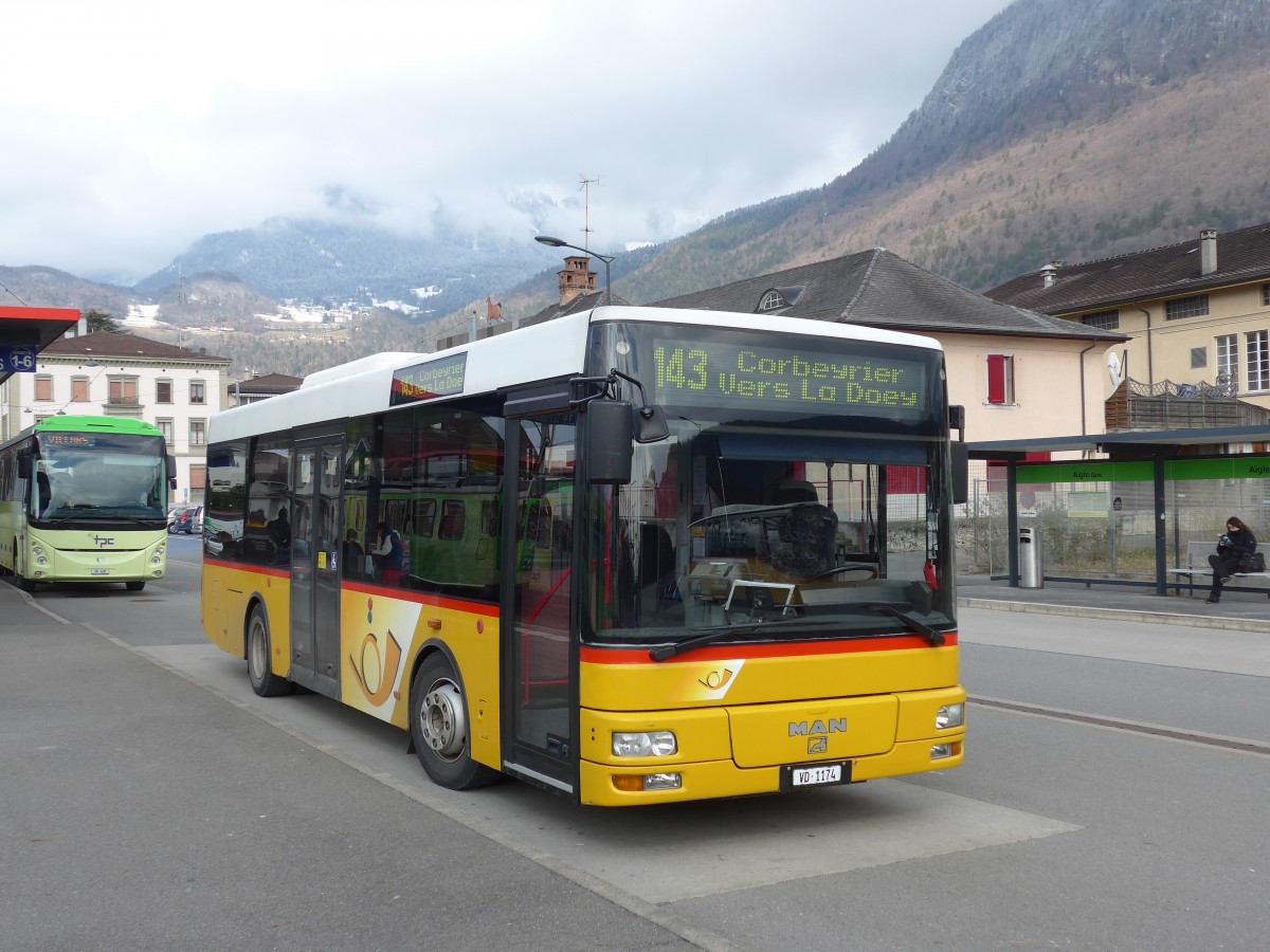 (158'903) - TPC Aigle - VD 1174 - MAN/G�ppel am 28. Februar 2015 beim Bahnhof Aigle