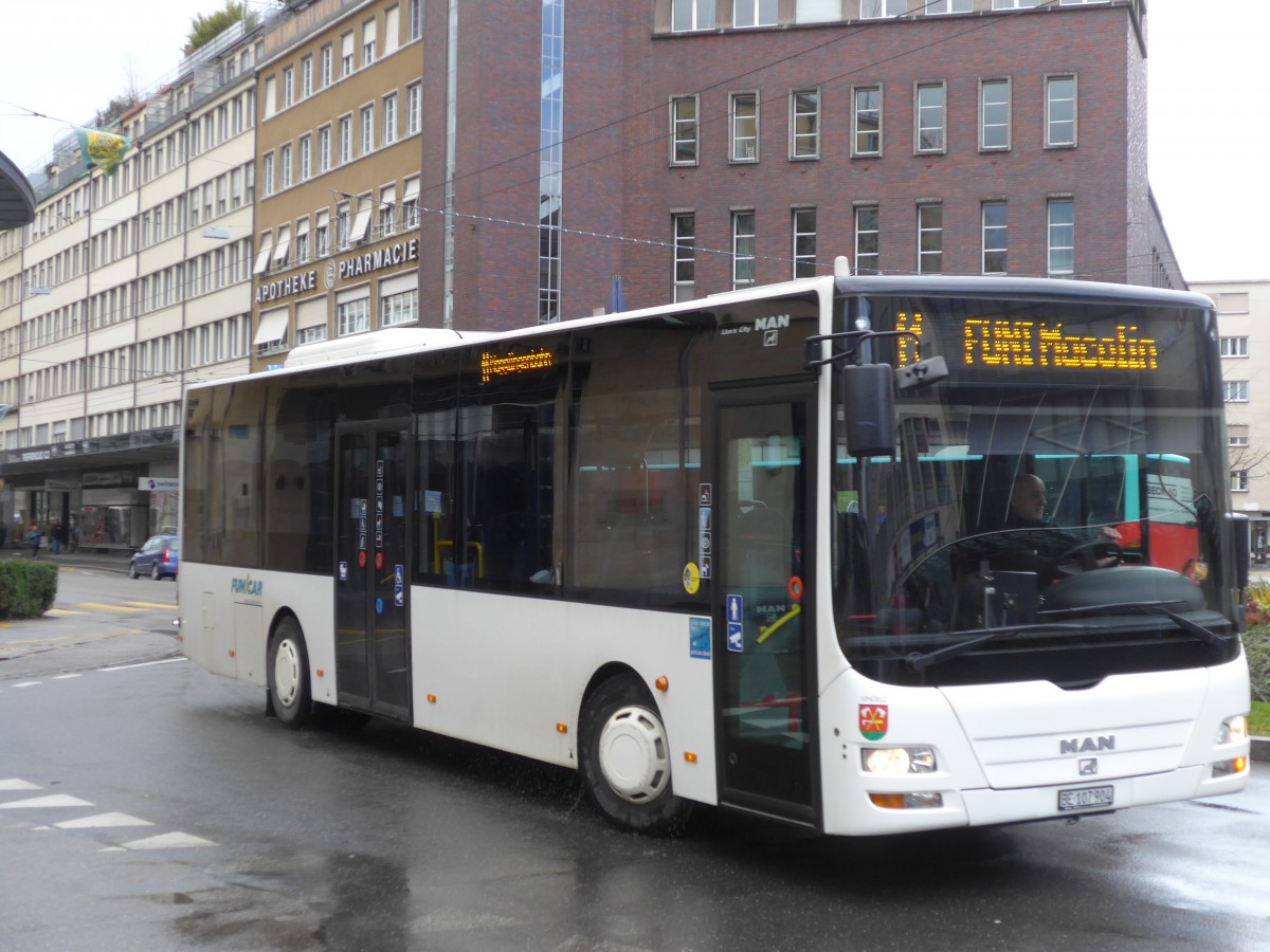 (158'970) - Funi-Car, Biel - Nr. 4/BE 107'904 - MAN/G�ppel am 2. M�rz 2015 in Biel, Guisanplatz